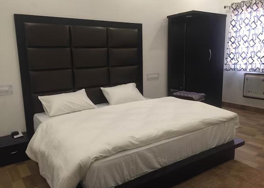 Uttarakhand Kashipur Deluxe Room