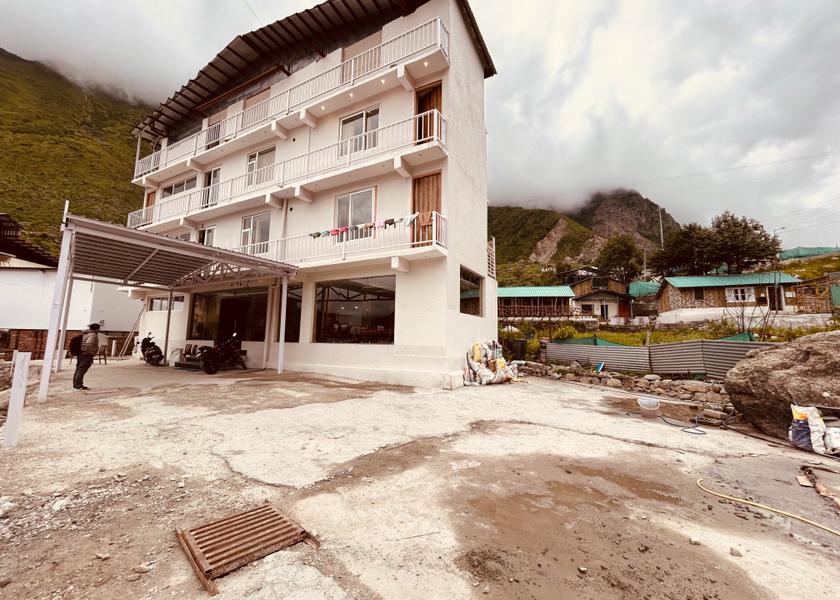 Uttarakhand Badrinath Hotel Exterior