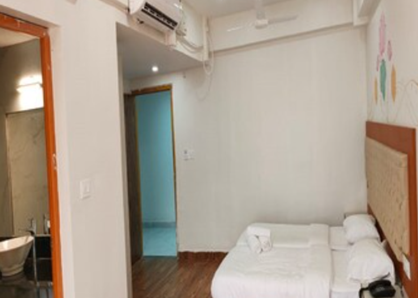 Karnataka Honnavar AC DELUXE ROOM