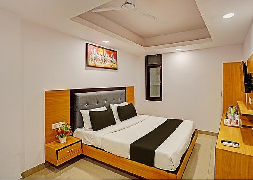 Uttar Pradesh Noida Deluxe AC ROOM