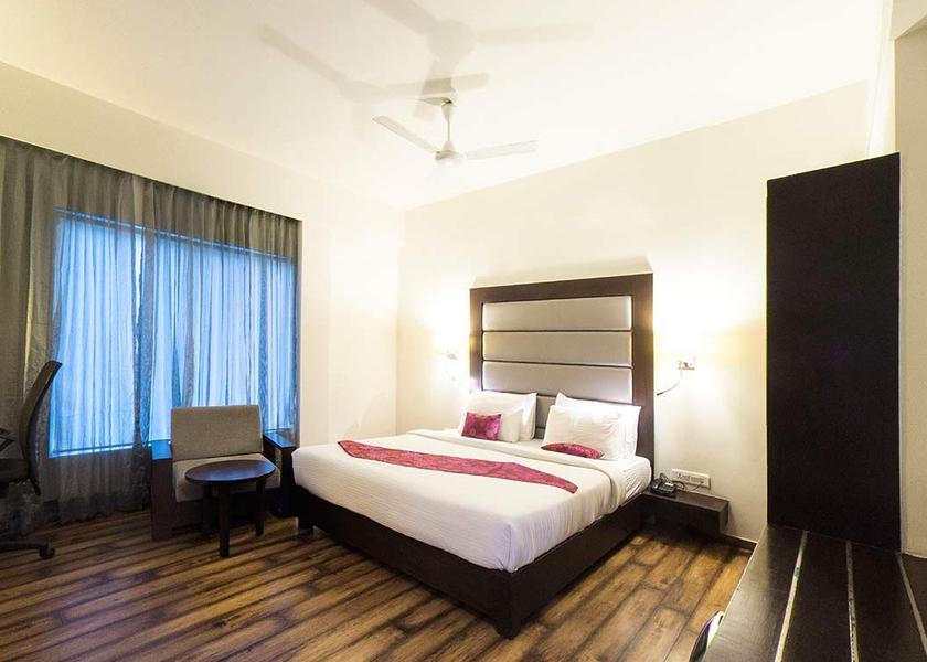 Gujarat Vadodara Suite (Unmarried Couples and local Ids are not allowed)