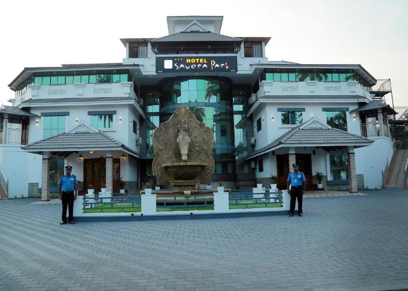 Kerala Thrissur Hotel Exterior