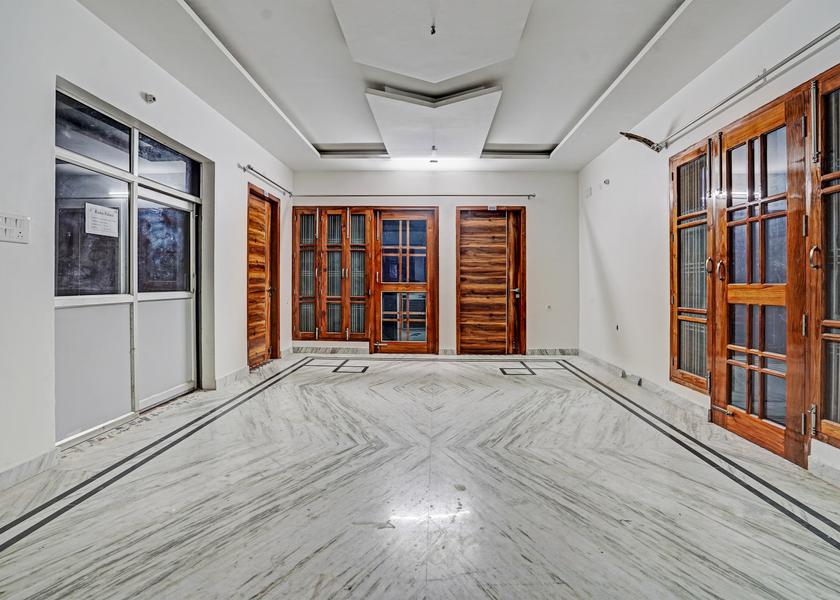 Uttar Pradesh Lucknow Public Areas