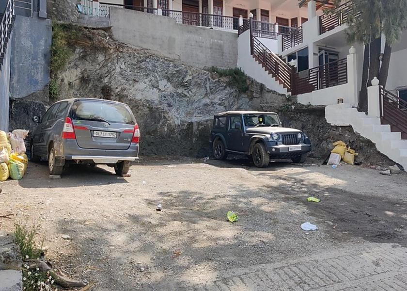 Uttarakhand Nainital Parking lot