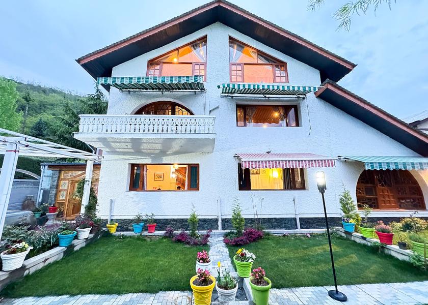 Jammu and Kashmir Srinagar Hotel Exterior