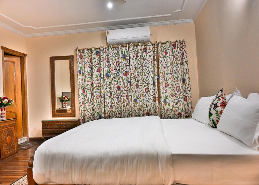 Jammu and Kashmir Srinagar Bedroom