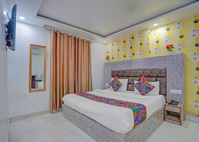 Delhi Delhi Room