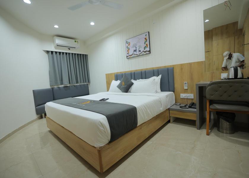 Gujarat Rajkot Premium King Room