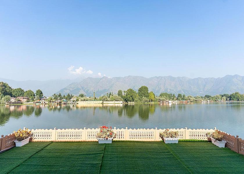 Jammu and Kashmir Srinagar Balcony/terrace