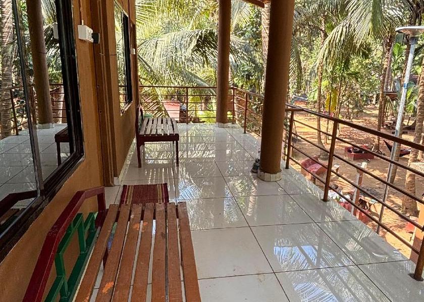 Karnataka Gokarna Bed in 4 Bed Mixed AC Dormitory Room with Ensuite Bathroom