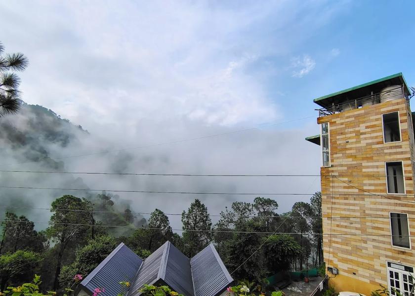 Himachal Pradesh Parwanoo Hotel View