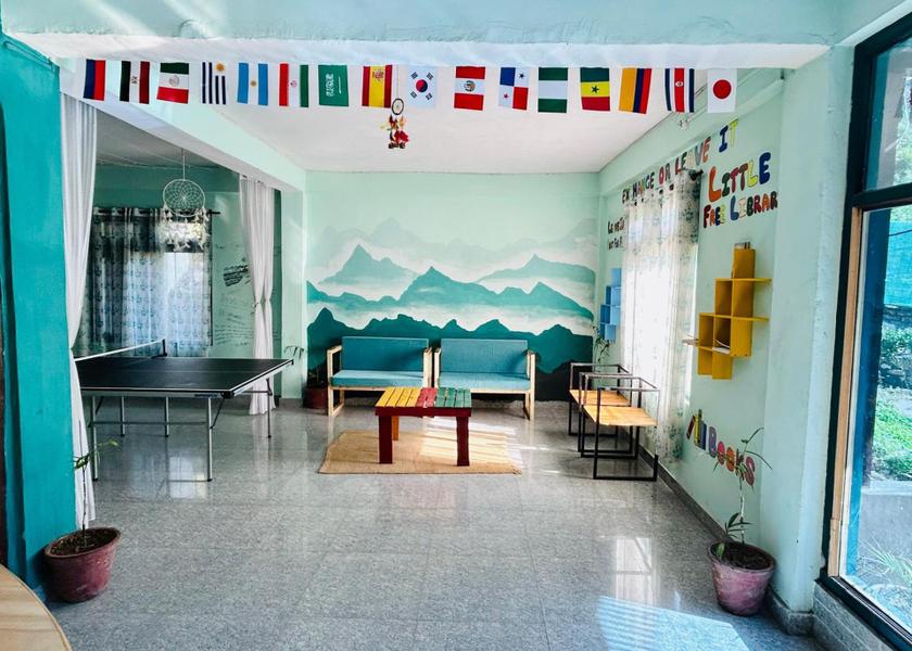 Himachal Pradesh Kasol Shared lounge/TV area