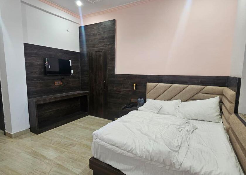Uttar Pradesh Mathura Family Deluxe