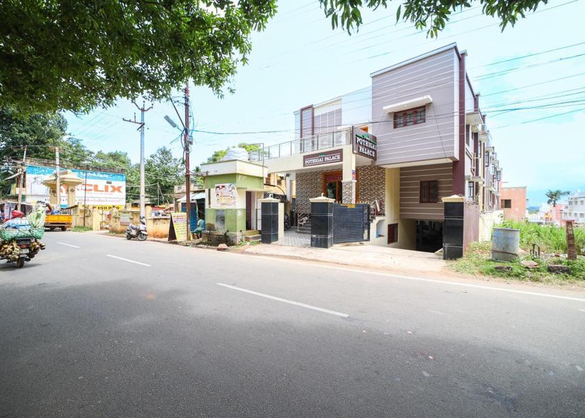 Tamil Nadu Courtrallam Exterior view