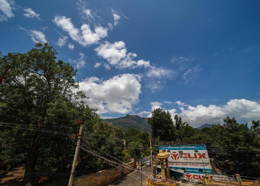 Tamil Nadu Courtrallam View