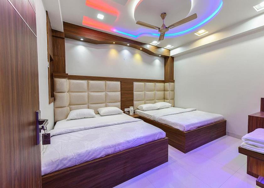 Uttar Pradesh Agra Family Room with Bathroom