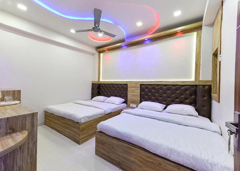 Uttar Pradesh Agra Family Room with Bathroom