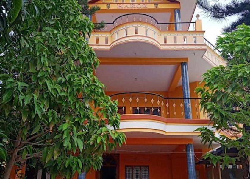 Tamil Nadu Courtrallam Entrance