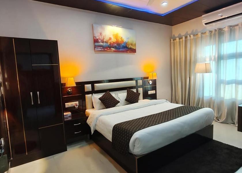 Uttar Pradesh Mau Deluxe King Room