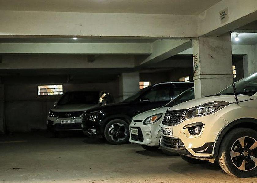 Uttar Pradesh Varanasi Parking lot