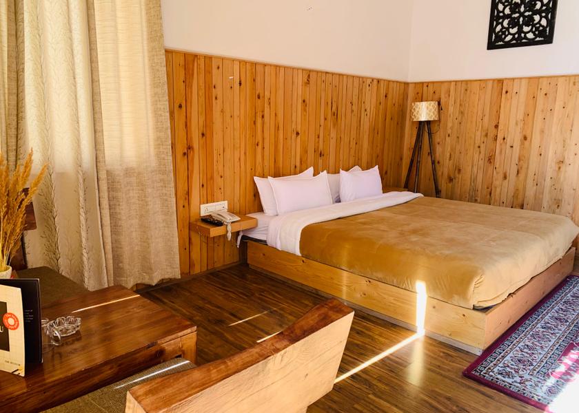 Himachal Pradesh Sissu Attic Room on Top Floor with Partial Mountain View