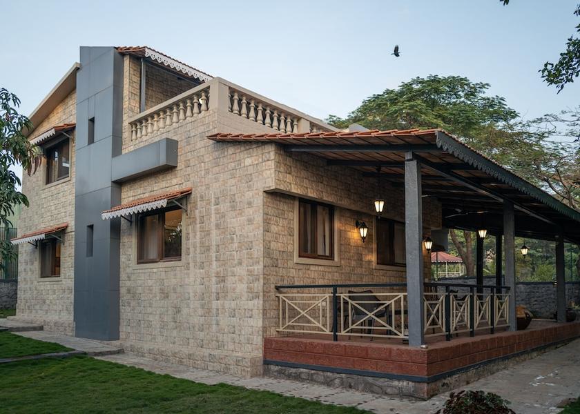 Maharashtra Panchgani Front of property - evening/night