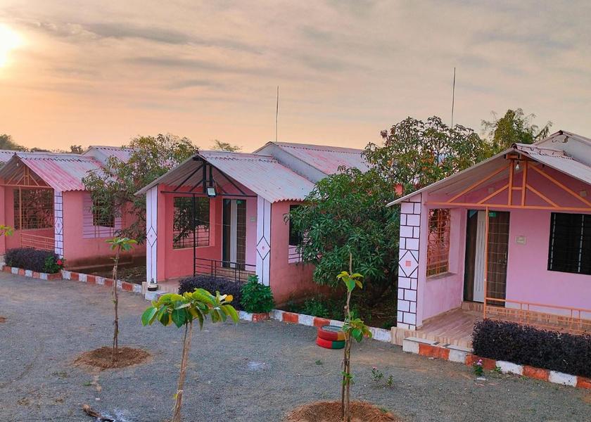 Gujarat Sasan Gir Hotel Exterior