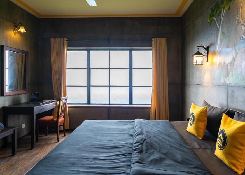 Kerala Munnar Deluxe Double Room with Balcony and Valley View
