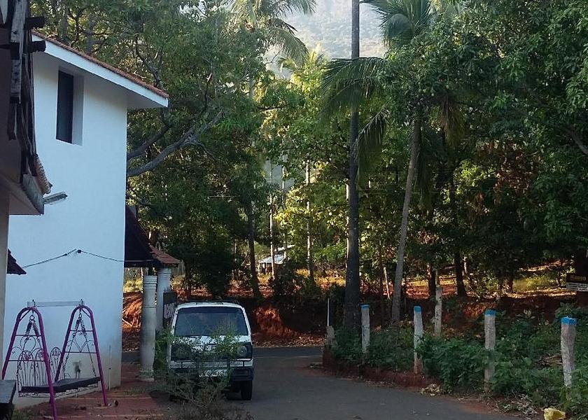 Tamil Nadu Courtrallam Exterior view