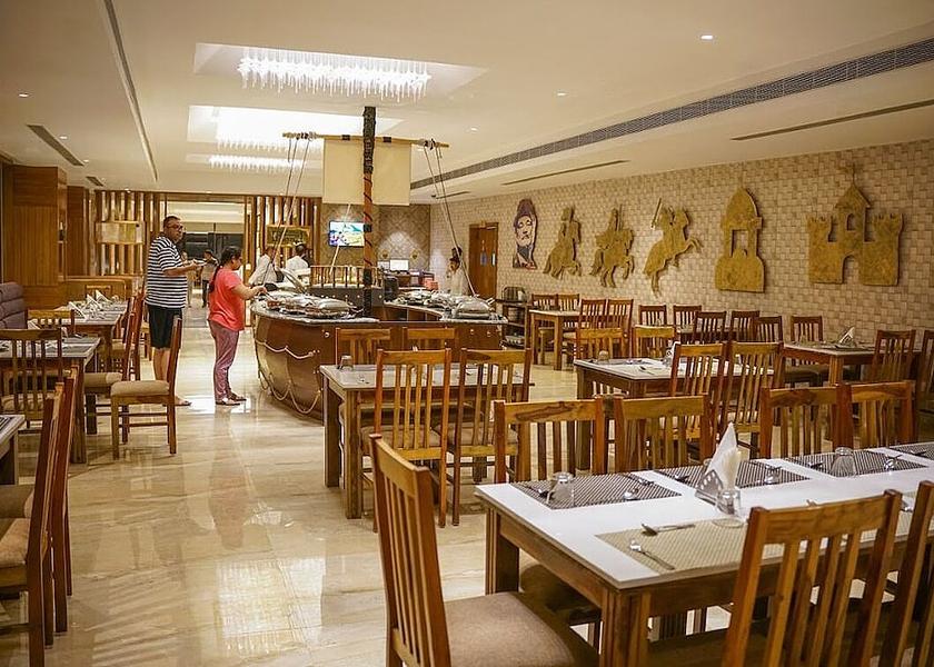Rajasthan Udaipur Family dining