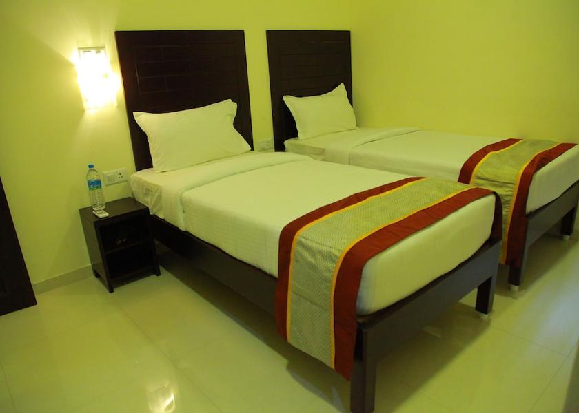 Tamil Nadu Courtrallam Room
