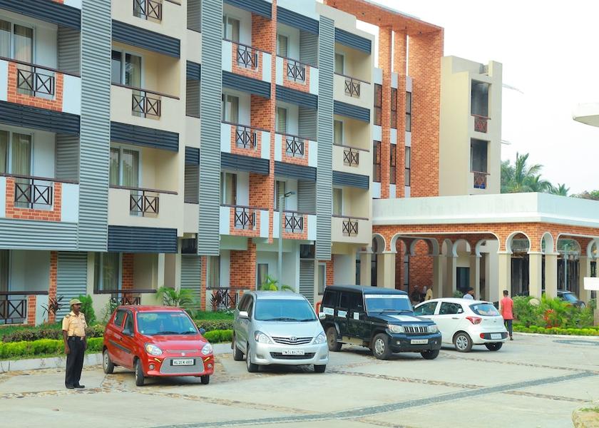 Tamil Nadu Courtrallam Front of property