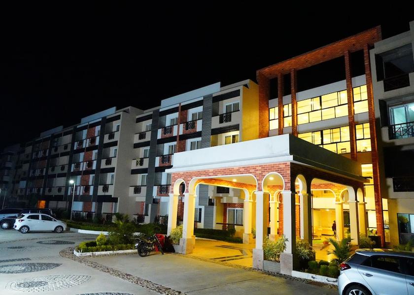 Tamil Nadu Courtrallam Front of property - evening/night