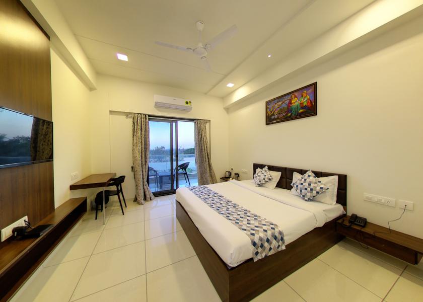 Gujarat Sasan Gir Luxury Room with Balcony