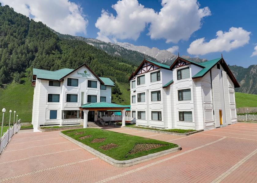 Jammu and Kashmir Sonamarg Hotel Exterior