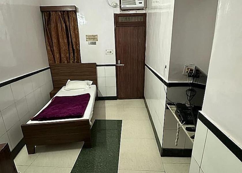 Delhi Delhi Deluxe Single Room