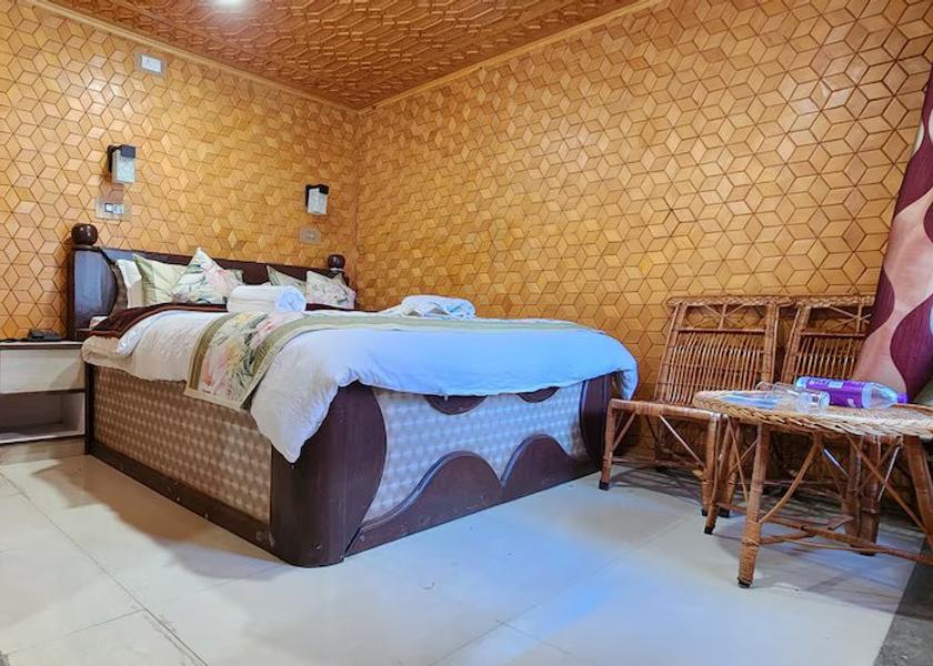 Jammu and Kashmir Sonamarg Deluxe Room + Free Wifi