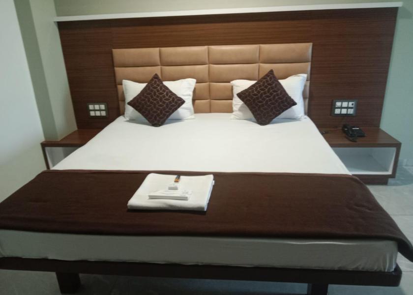 Maharashtra Sangole Deluxe Room AC