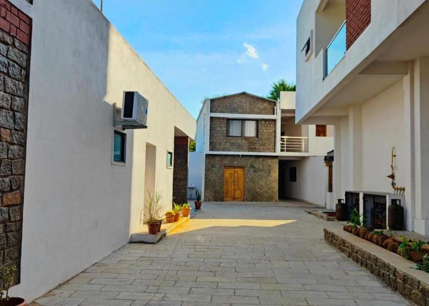 Karnataka Hampi Hotel Exterior