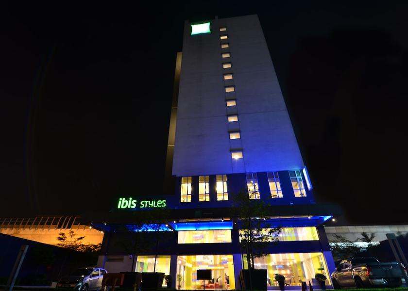 Selangor Batu Caves Front of property - evening/night
