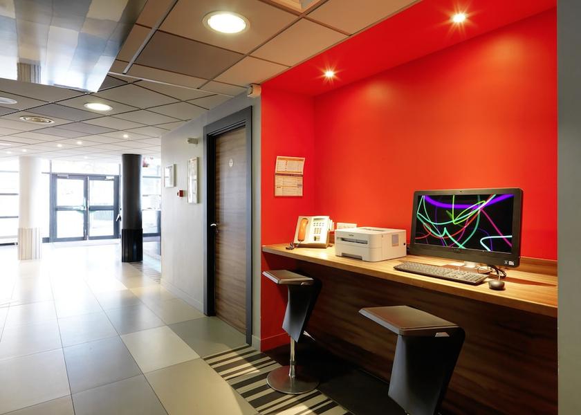 Île-de-France Bagnolet Lobby sitting area