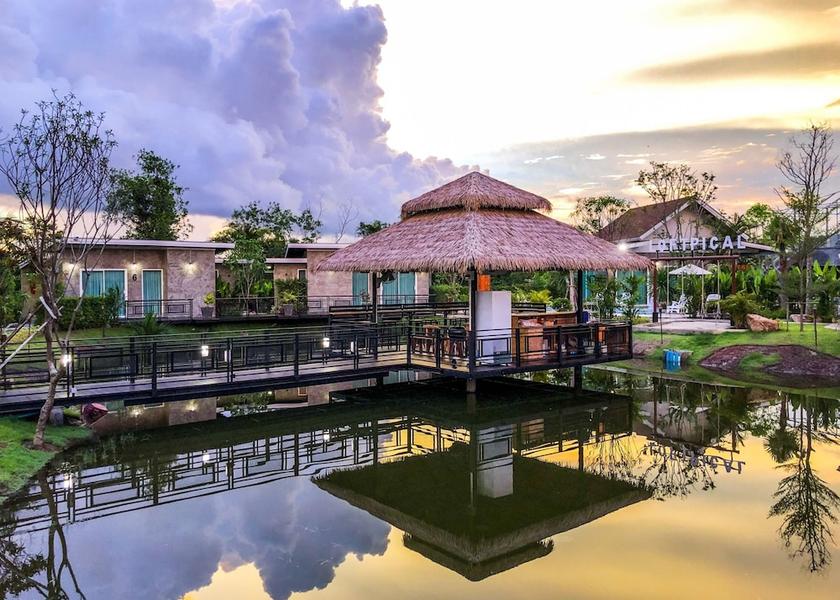 Phuket Province Ko Kaeo Poolside bar