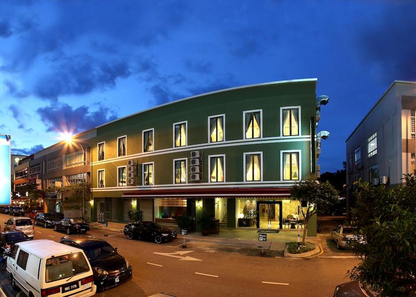 Selangor Batu Caves Front of property - evening/night