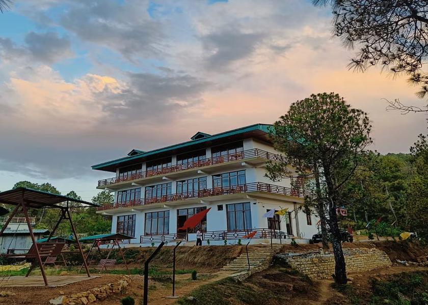 Uttarakhand Kausani Hotel Exterior