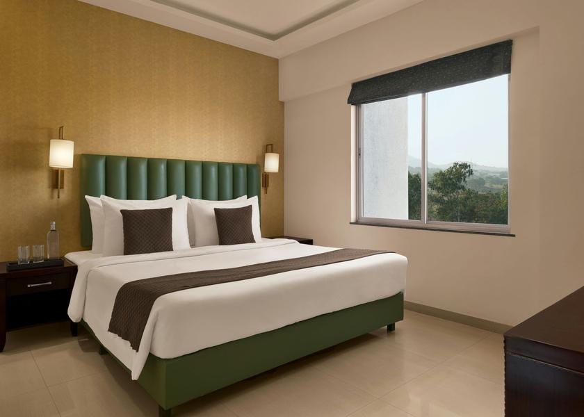 Maharashtra Pune Hazel Suite Bedroom - Desk - View