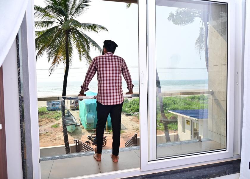 Karnataka Murdeshwar Ac Deluxe Room (First floor sea-facing balcony)
