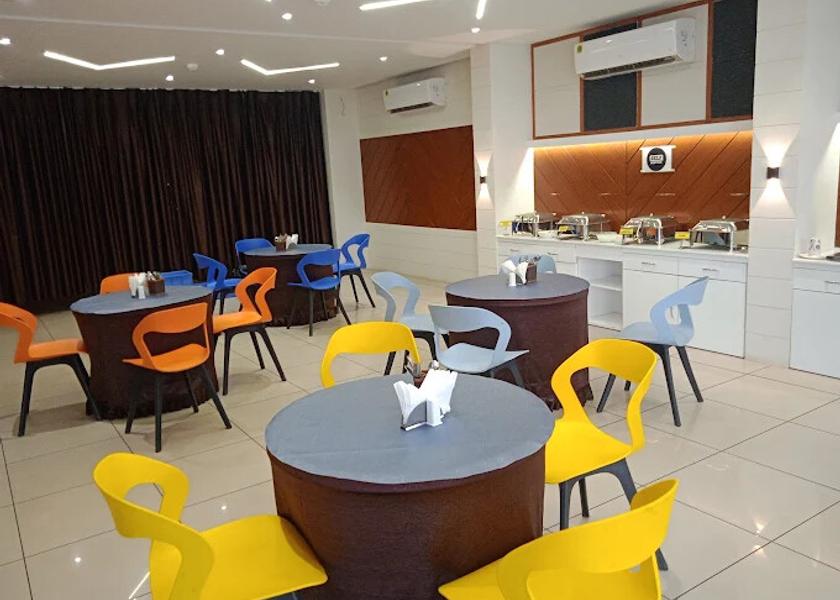 Gujarat Vadodara Food & Dining