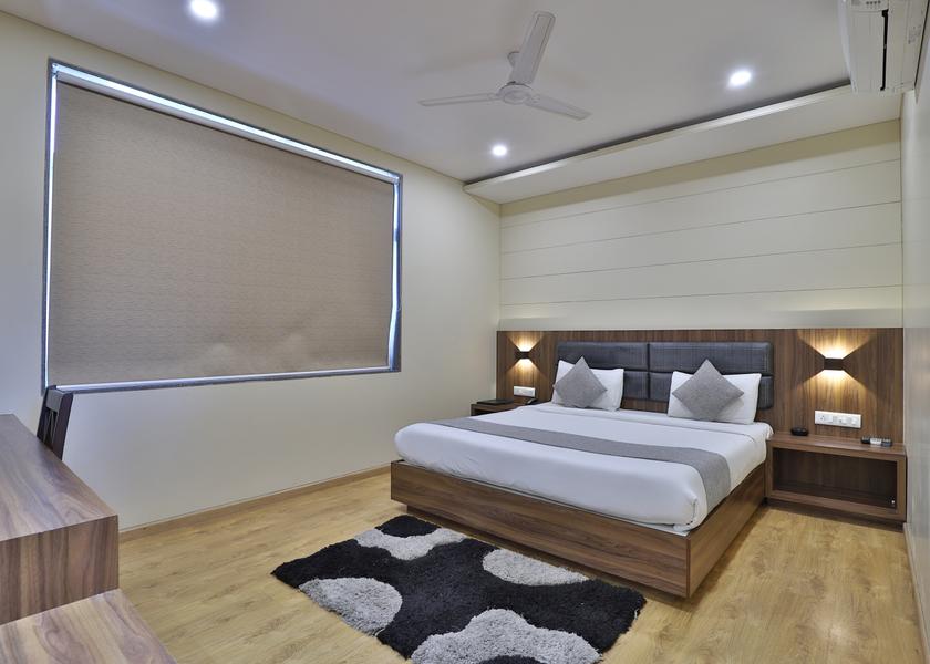 Gujarat Vadodara Deluxe Room(Unmarried couple And local id not allowed)