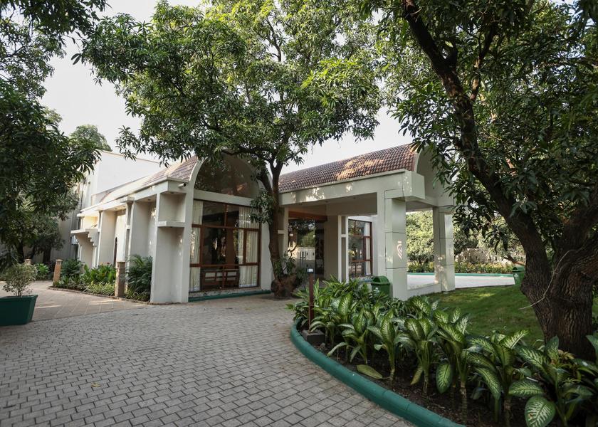 Gujarat Sasan Gir Hotel Exterior