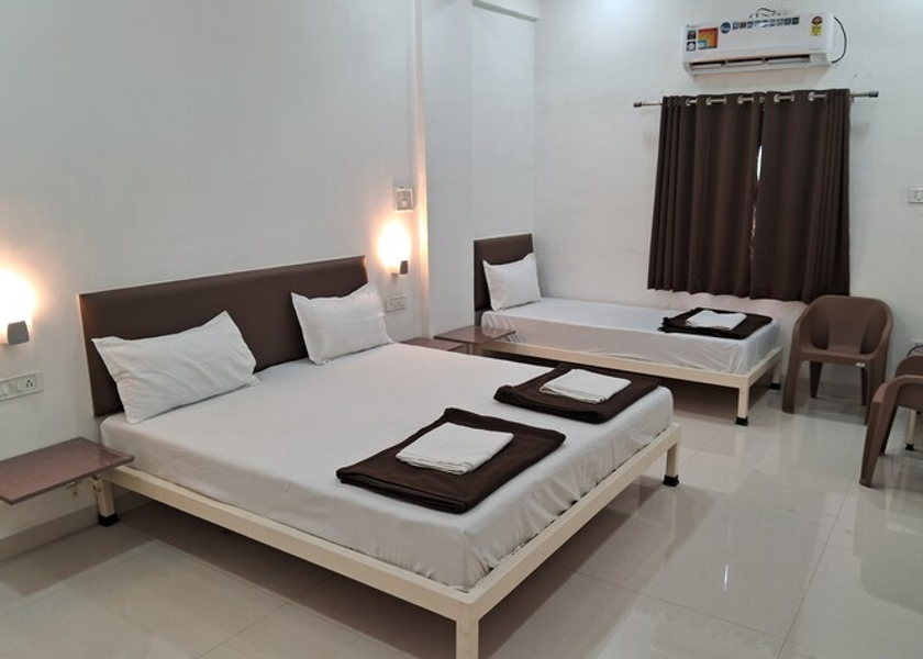 Maharashtra Washim DELUXE AC TRIPLE BED